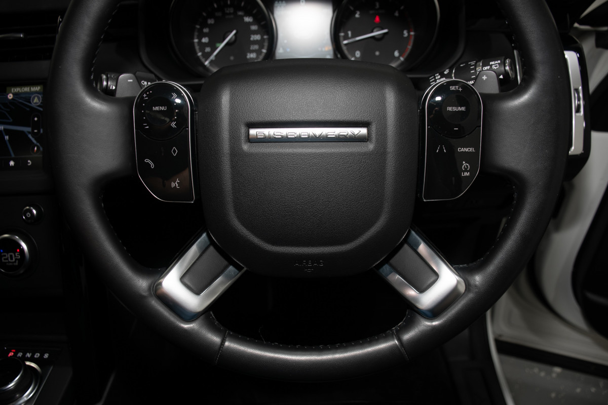 2019 Land Rover Discovery Series 5 SE SUV