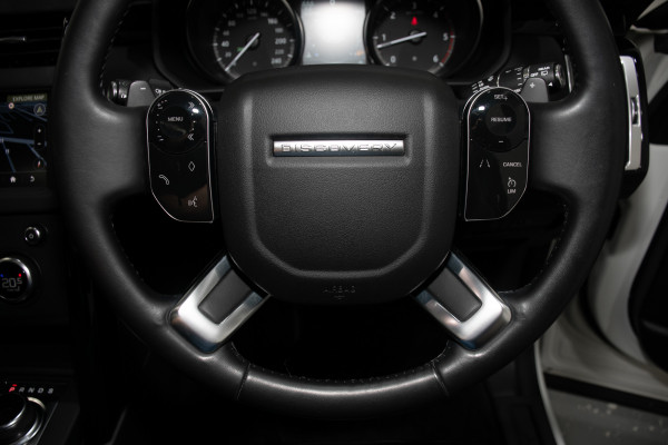 2019 Land Rover Discovery Series 5 SE SUV image 16