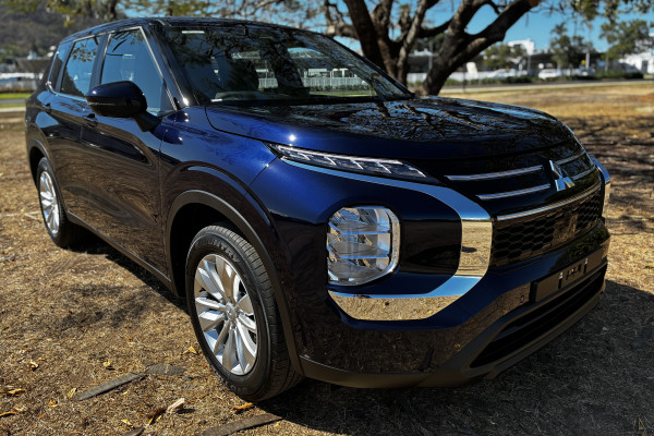 2026 Mitsubishi Outlander ZM ES SUV Image 1