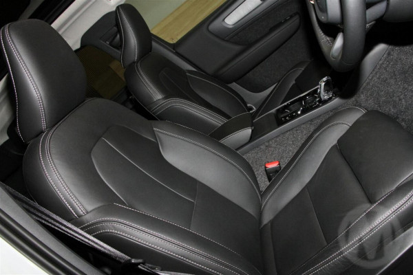 2026 Volvo XC40 XZ Ultra B4 Bright SUV Image 10