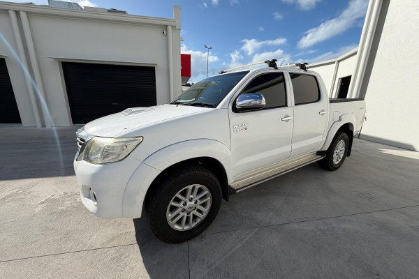 2014 Toyota HiLux SR5 Double Cab Pickup Image 17