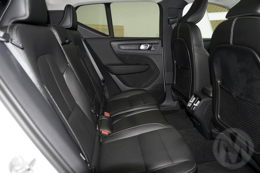 2025 MY26 Volvo XC40 XZ Plus B4 SUV Image 19