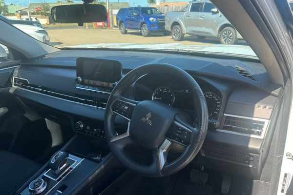 2022 MY23 Mitsubishi Outlander ZM ES SUV Image 15
