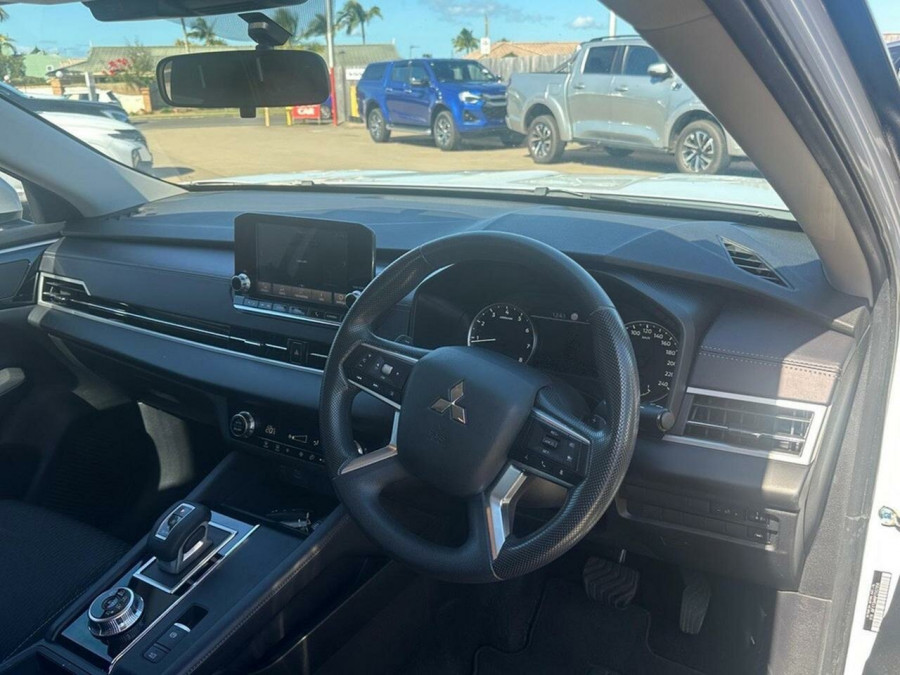 2022 MY23 Mitsubishi Outlander ZM ES SUV Image 15