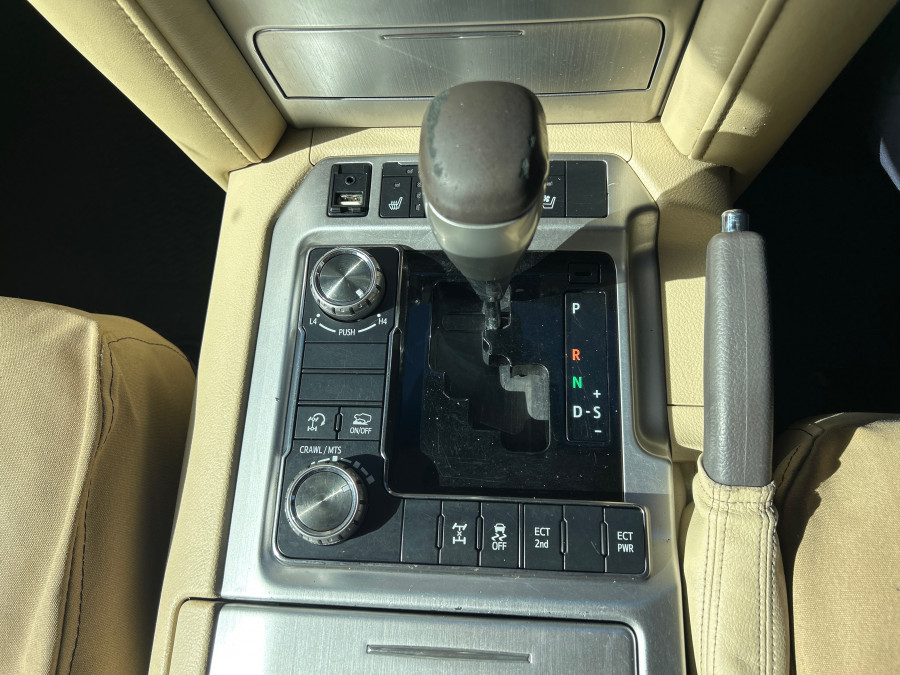 2016 Toyota LandCruiser VDJ200R Sahara SUV Image 27