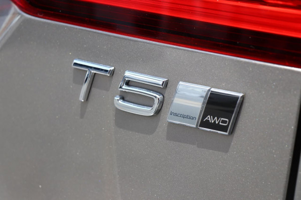 2020 Volvo V60 F-Series T5 Inscription Wagon Image 5
