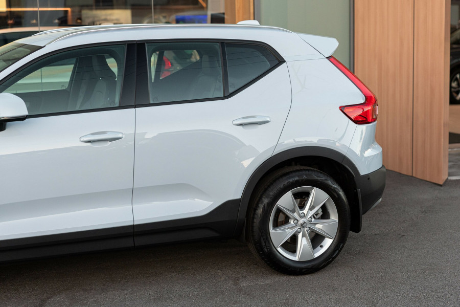 2025 MY26 Volvo XC40 XZ Plus B4 SUV Image 17