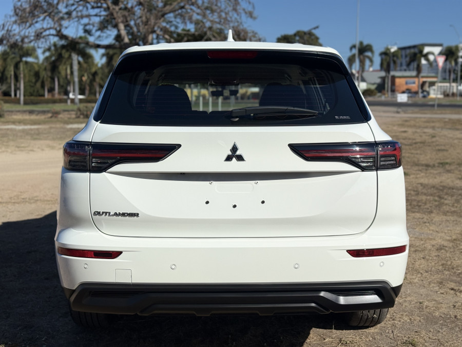 2026 Mitsubishi Outlander ZM ES SUV Image 5