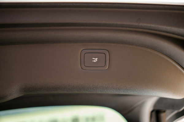 2025 MG IM6 S12L Premium SUV Image 9