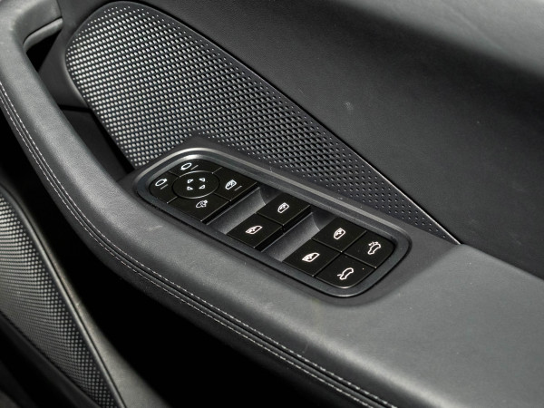 2025 Porsche Macan SUV image 37