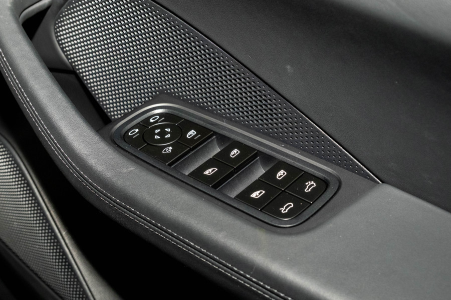 2025 Porsche Macan SUV
