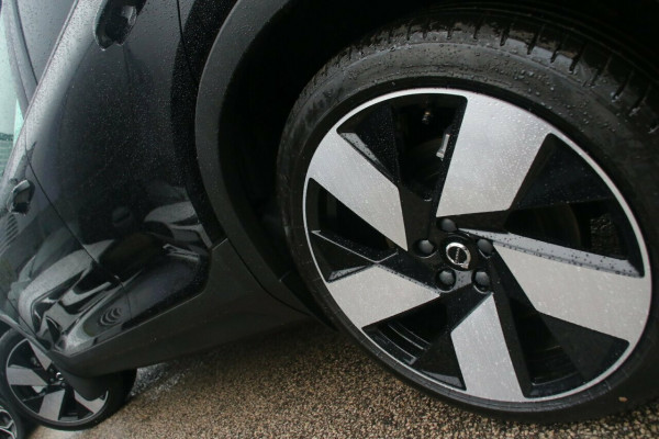 2026 Volvo EX40  Ultra Twin Motor Performance SUV Image 4