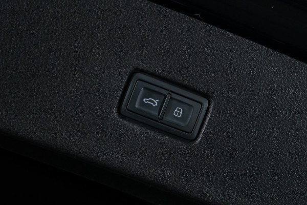 2022 Audi SQ8 F1 TFSI SUV image 17