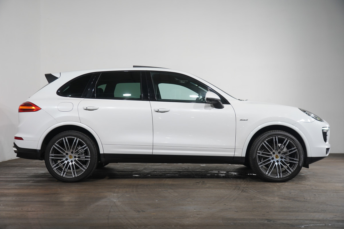 2016 Porsche Cayenne Diesel Platinum Edition SUV Image 4