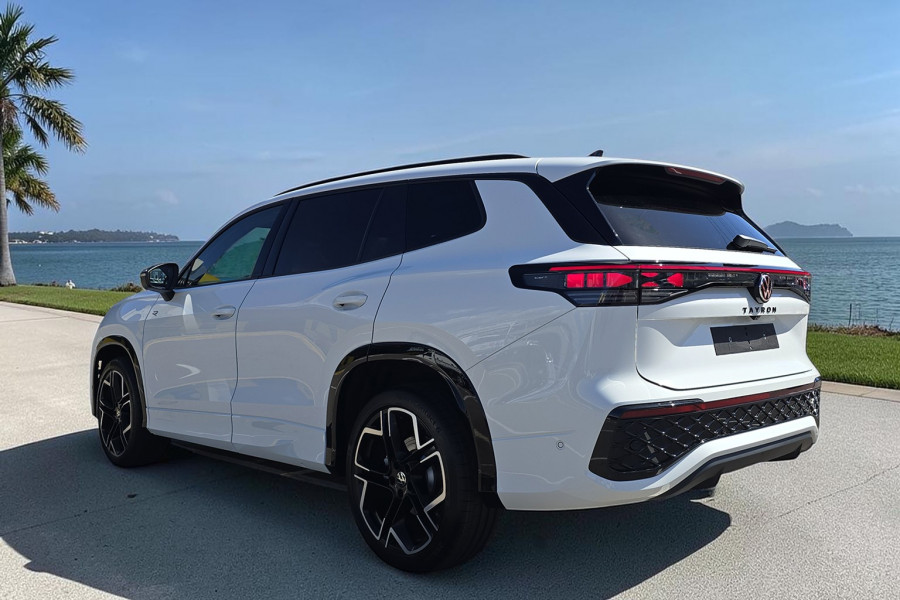 2025 MY26 Volkswagen Tayron R4 195TSI R-Line SUV Image 3