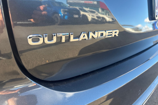 2025 Mitsubishi Outlander ZM LS SUV Image 7