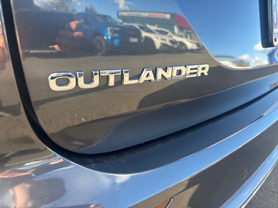2025 Mitsubishi Outlander ZM LS SUV Image 7