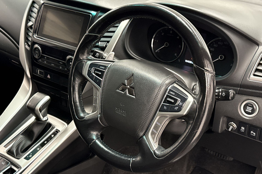 2016 Mitsubishi Pajero Sport QE GLX SUV Image 17