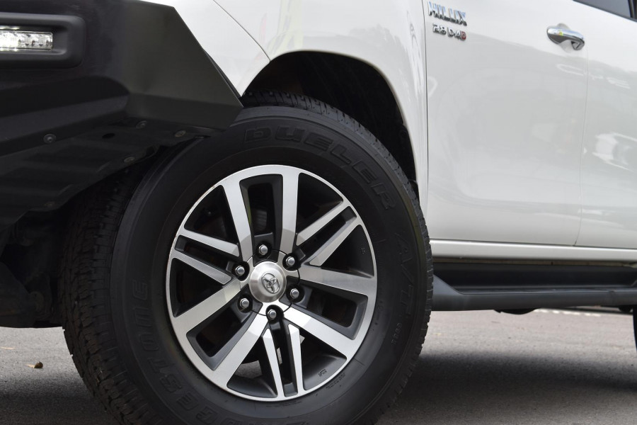 2018 Toyota HiLux  SR5 Double Cab Pick Up Image 4