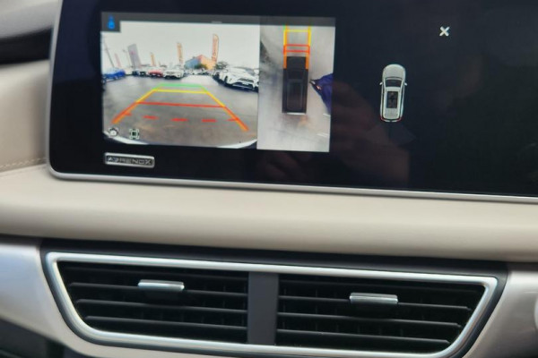 2023 Mahindra XUV700  AX7L SUV Image 20