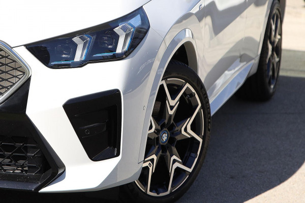 2024 BMW iX2 U10 eDrive20 M Sport SUV image 3