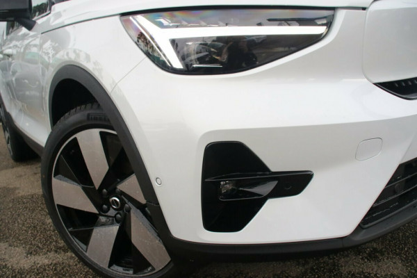2026 Volvo EX40  Ultra Twin Motor Performance SUV Image 2