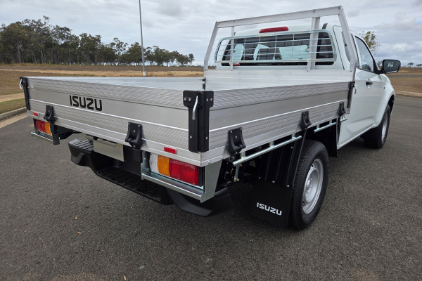 2026 Isuzu D-MAX RG SX Cab Chassis Image 3