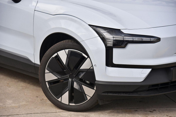 2023 MY25 Volvo EX30  Single Motor Extended Range Plus SUV Image 2