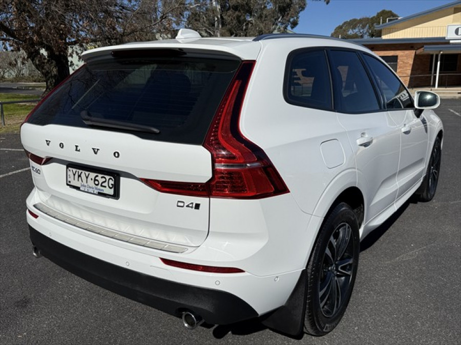 2020 MY21 Volvo XC60 UZ D4 Momentum SUV Image 3