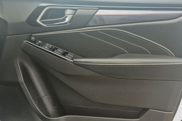 2023 Isuzu MU-X RJ LS-T SUV Image 5