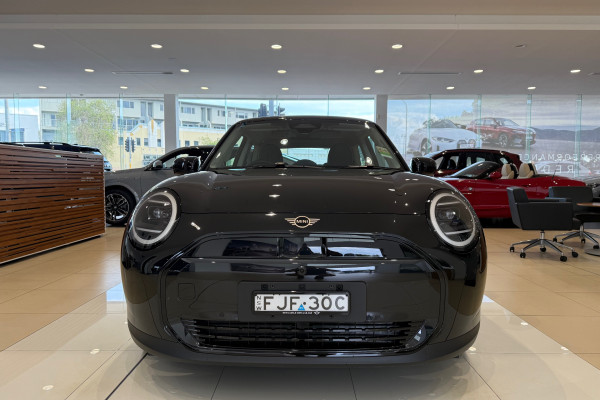 2024 MINI Hatch E - Classic Hatch Image 2