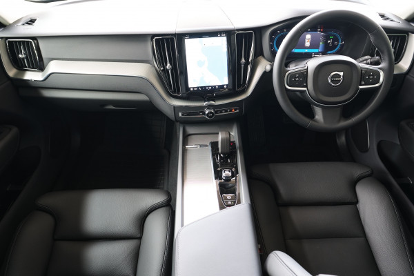 2023 Volvo XC60 UZ Recharge Ultimate T8 Plug-in Hybrid SUV Image 4