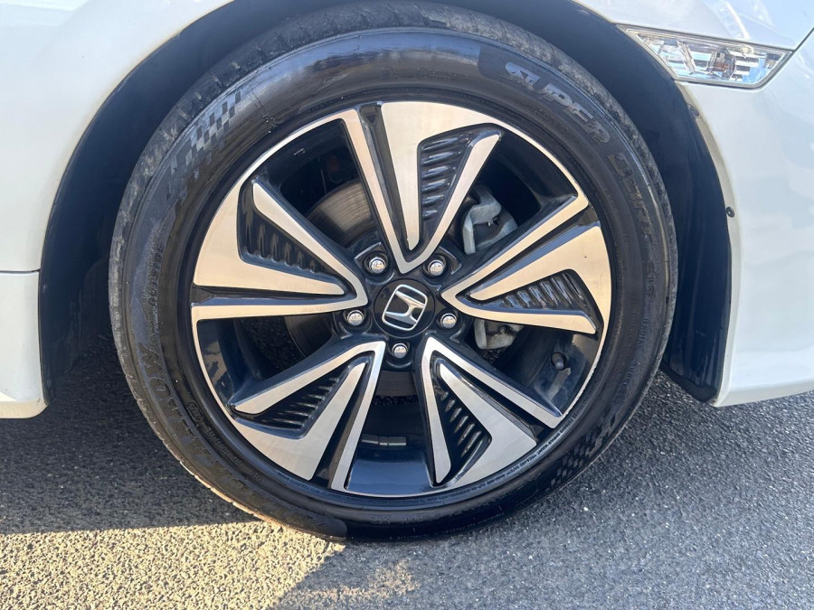 2016 Honda Civic 10th Gen VTi-L Sedan Image 13