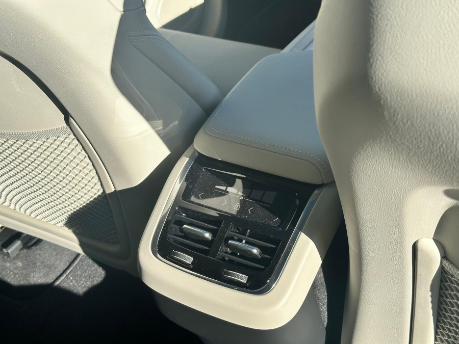 2025 MY26 Volvo XC60 UZ Ultra B5 Dark SUV Image 13