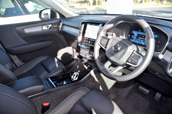 2025 MY26 Volvo XC40 XZ Ultra B4 Dark SUV Image 10