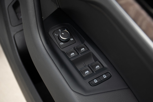 2025 Volkswagen Touareg RC 170TDI SUV Image 19