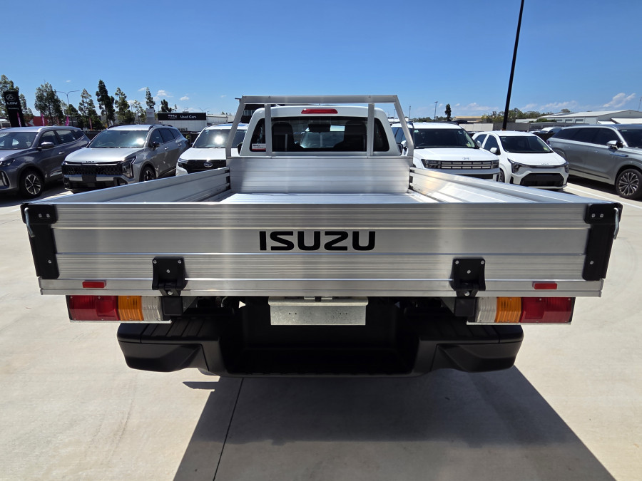 2026 Isuzu D-MAX RG SX High Ride Cab Chassis Image 4
