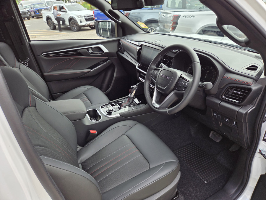 2026 Isuzu MU-X RJ X-TERRAIN SUV Image 9