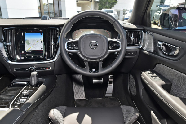 2020 Volvo S60 Z Series T8 R-Design Sedan Image 5