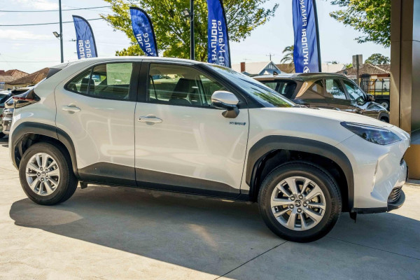 2023 Toyota Yaris Cross MXPB10R GX SUV Image 5
