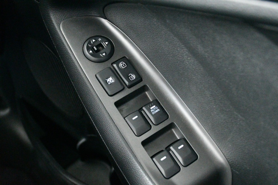 2016 MY17 Kia Cerato YD MY17 S Sedan Image 18