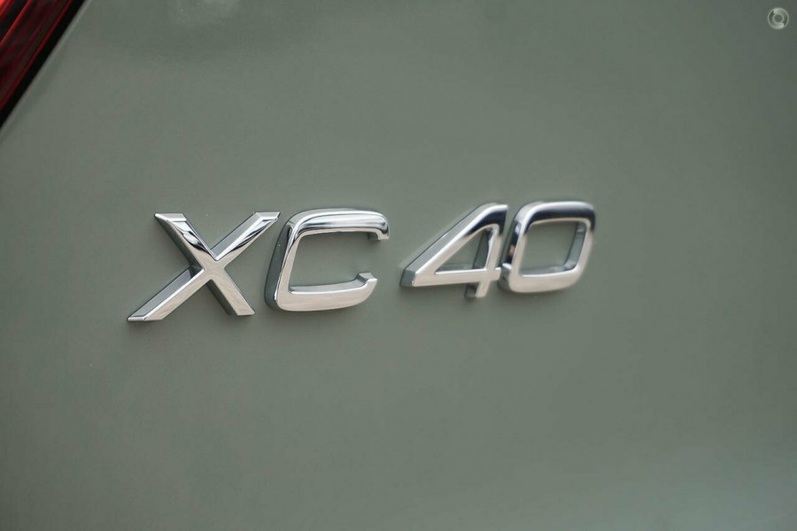 2025 Volvo XC40 XZ Plus B4 SUV Image 8