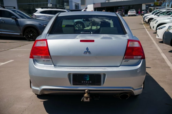 2008 Mitsubishi 380 DB Series III SX Sedan Image 3