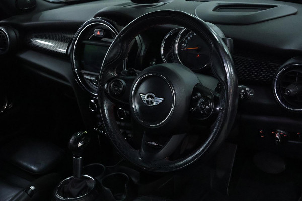 2015 MINI Cooper F55 Cooper S Hatch image 12