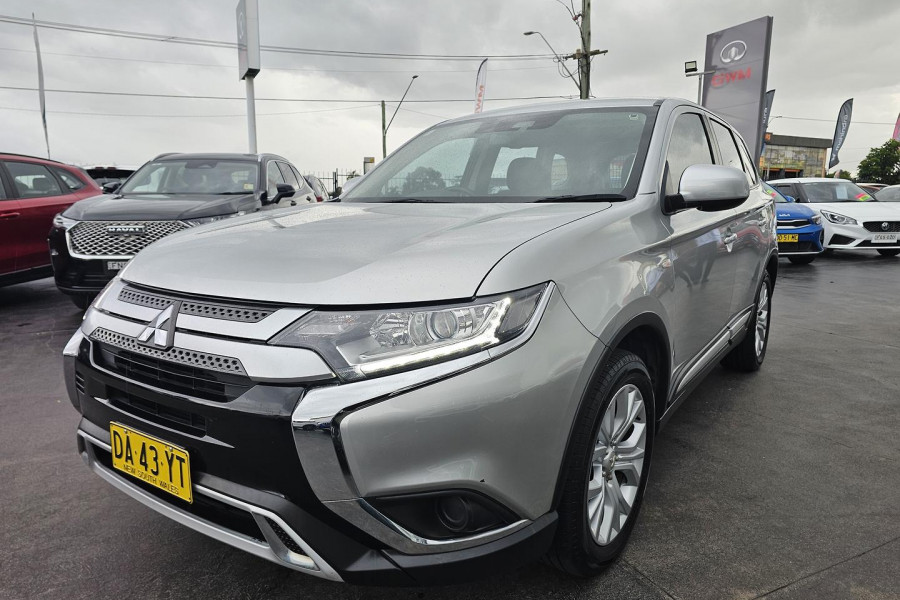 2021 Mitsubishi Outlander ZL ES SUV Image 7