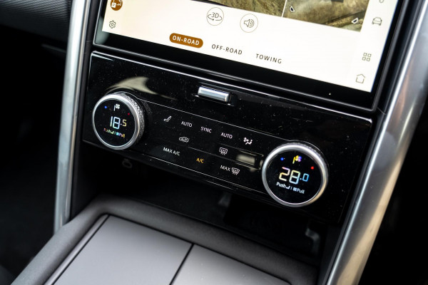 2025 Land Rover Discovery Series 5 D350 Dynamic SE SUV image 16