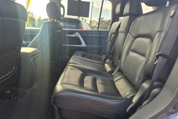 2019 Toyota LandCruiser VDJ200R VX SUV Image 30