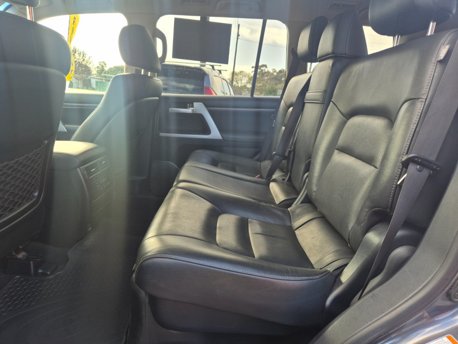 2019 Toyota LandCruiser VDJ200R VX SUV Image 30