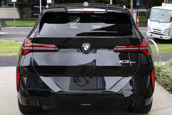 2026 BMW X3 G45 30e xDrive SUV image 7