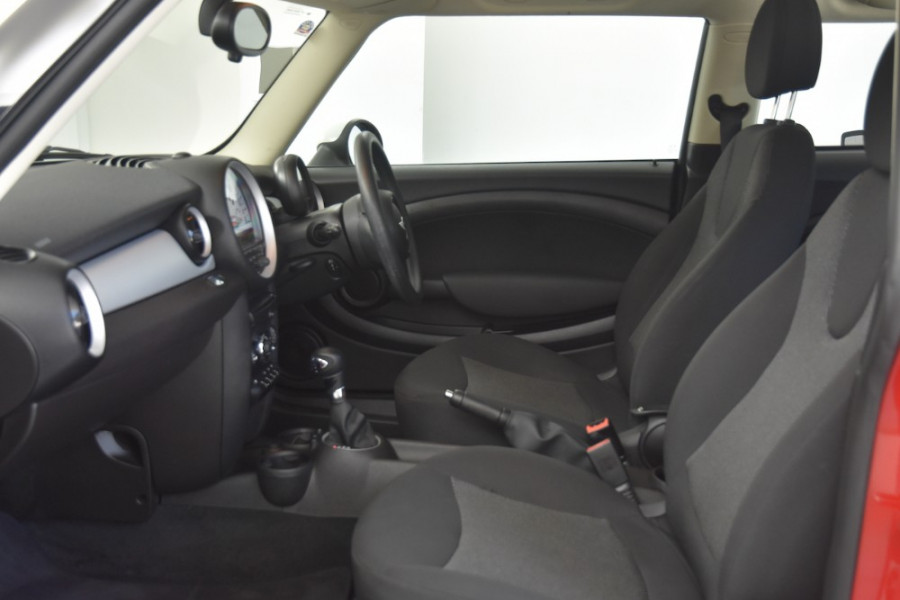 2012 Mini Hatch R56 LCI Cooper Hatchback Image 6